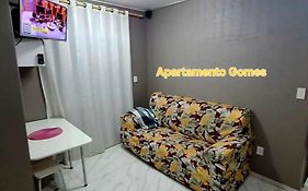 Apartamento na Praia Grande Próximo ao Mar com WIFI